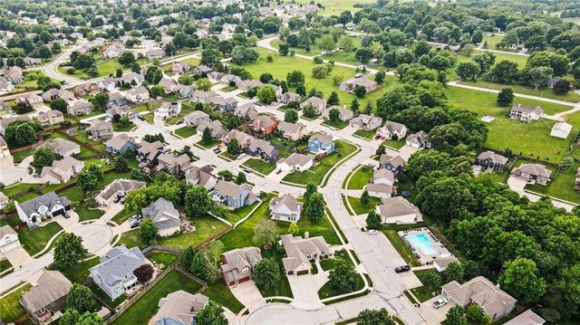 18106 Guinevere Court, Smithville, MO 64089
