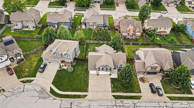 18106 Guinevere Court, Smithville, MO 64089