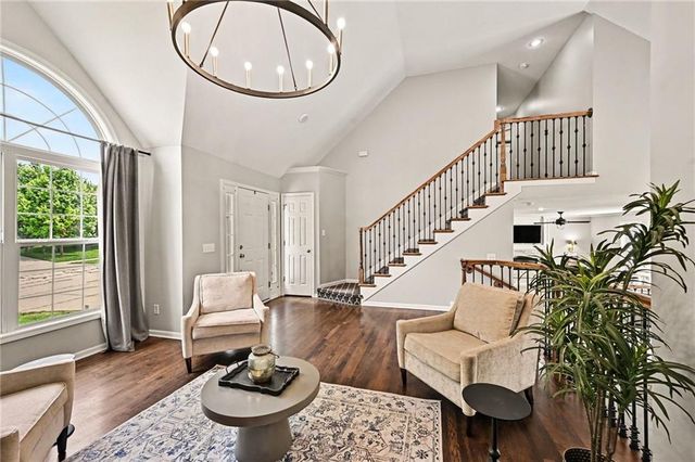 18106 Guinevere Court, Smithville, MO 64089