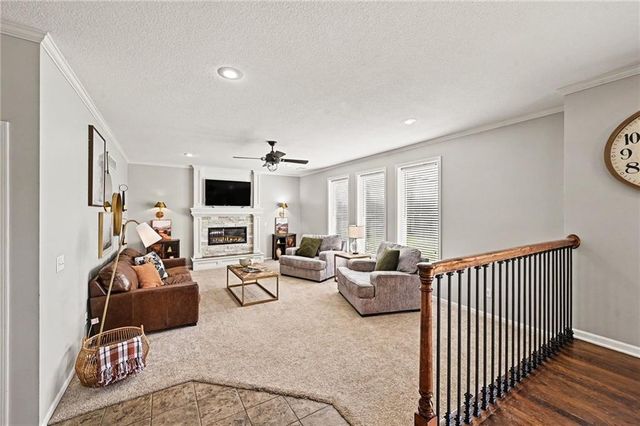 18106 Guinevere Court, Smithville, MO 64089