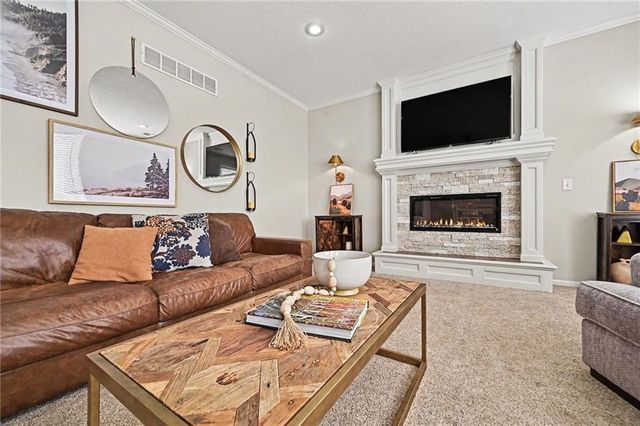 18106 Guinevere Court, Smithville, MO 64089
