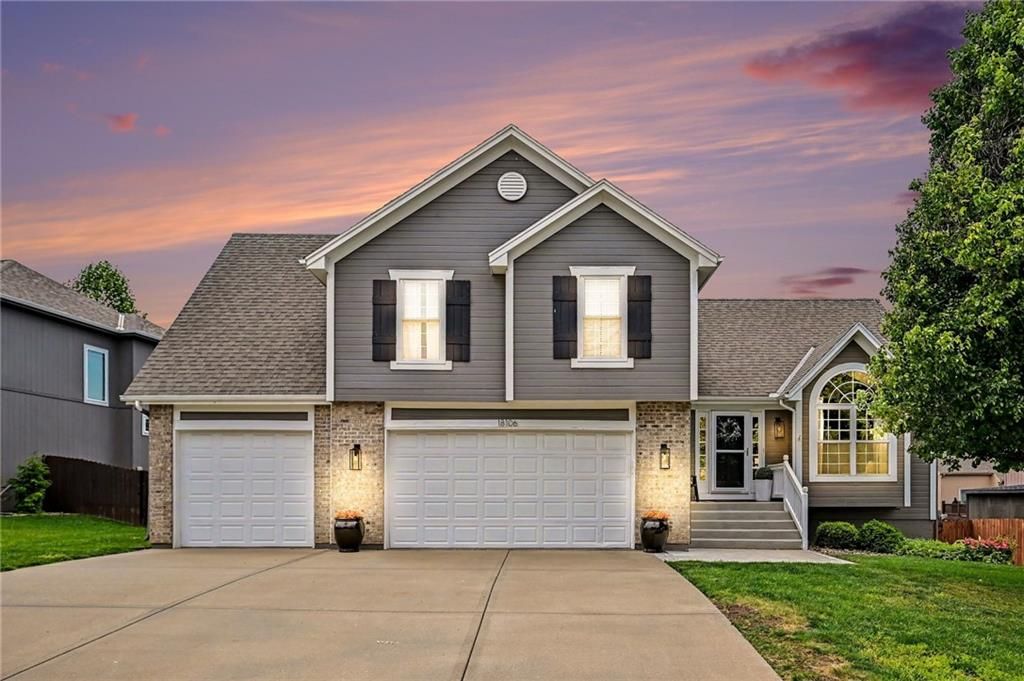 18106 Guinevere Court, Smithville, MO 64089
