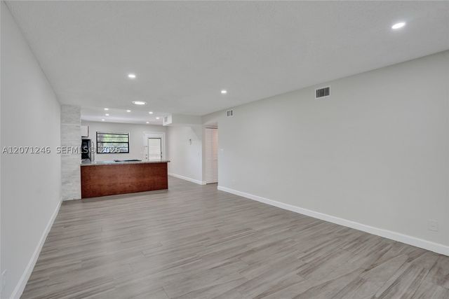6090 N Sabal Palm Blvd 208, Tamarac, FL 33319