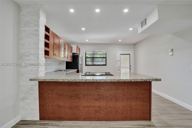 6090 N Sabal Palm Blvd 208, Tamarac, FL 33319