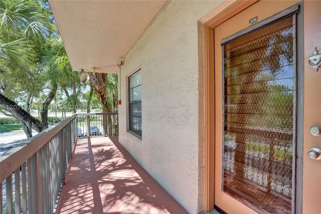6090 N Sabal Palm Blvd 208, Tamarac, FL 33319