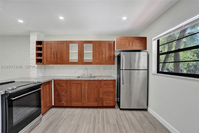 6090 N Sabal Palm Blvd 208, Tamarac, FL 33319