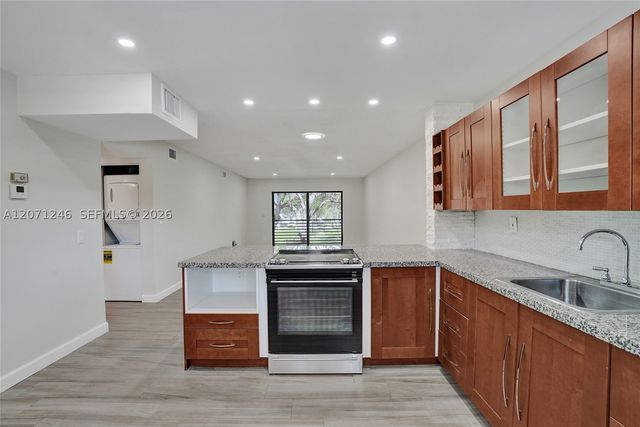 6090 N Sabal Palm Blvd 208, Tamarac, FL 33319