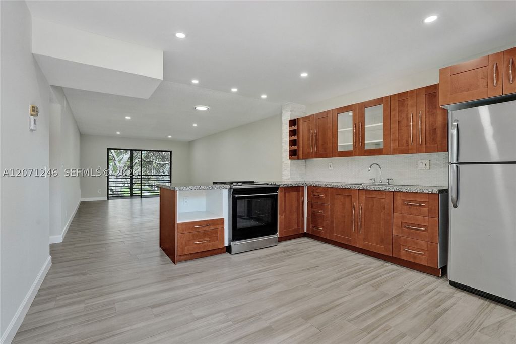 6090 N Sabal Palm Blvd 208, Tamarac, FL 33319