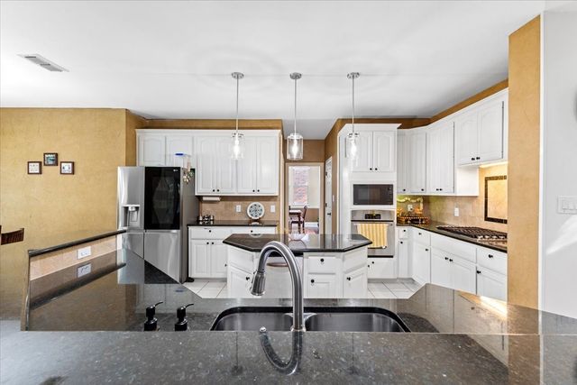 7423 Bradford Pear Drive, Irving, TX 75063