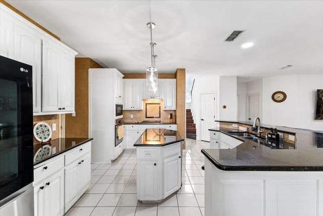 7423 Bradford Pear Drive, Irving, TX 75063