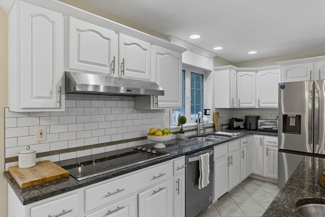 3 Hamilton Lane, Salem, NH 03079