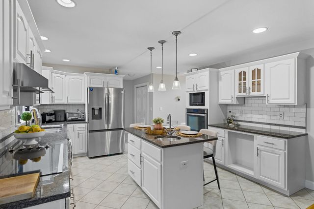 3 Hamilton Lane, Salem, NH 03079