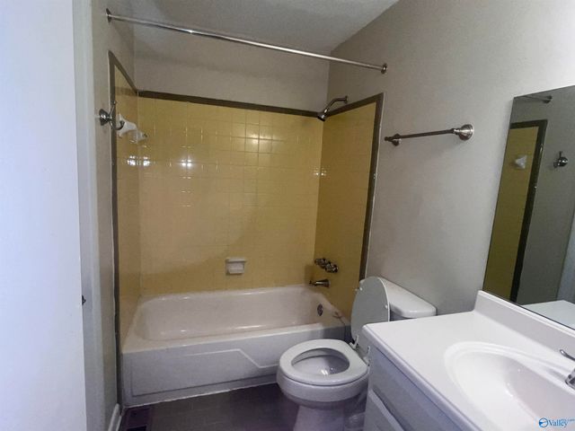 3260 NW Uvalde Lane NW, Huntsville, AL 35810
