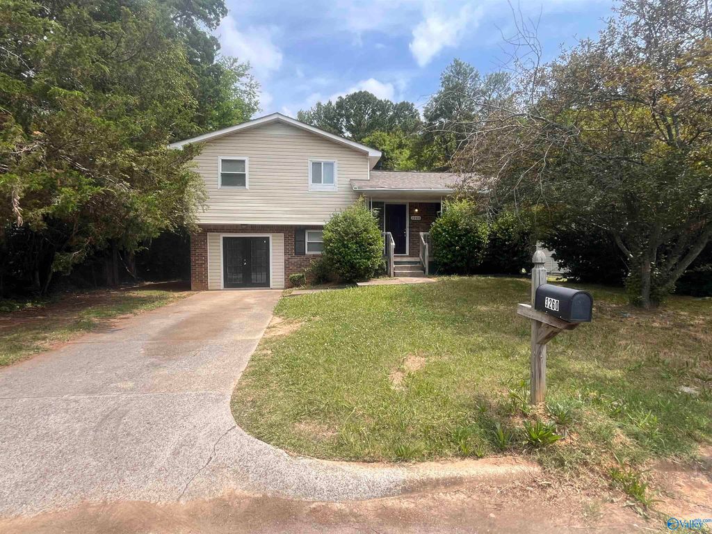 3260 NW Uvalde Lane NW, Huntsville, AL 35810