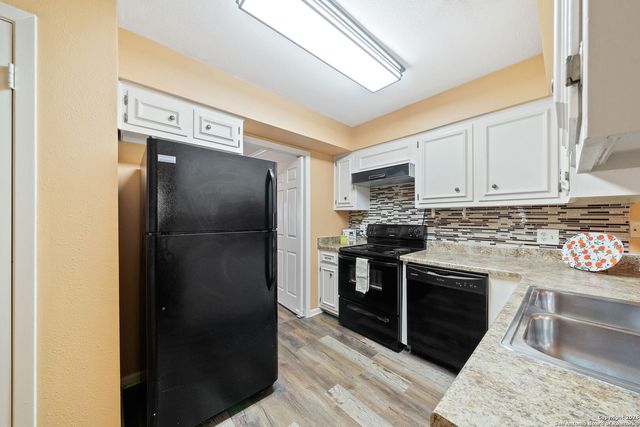 5359 Fredericksburg Rd Apt 808, San Antonio, TX 78229