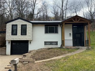 836 Cedarwood Dr, Penn Hills, PA 15235