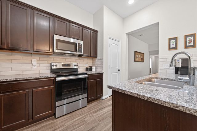 166 Cobblestone Lane, Cleveland, TX 77327