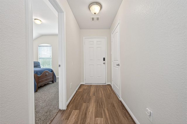 166 Cobblestone Lane, Cleveland, TX 77327