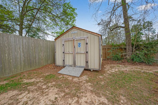 166 Cobblestone Lane, Cleveland, TX 77327