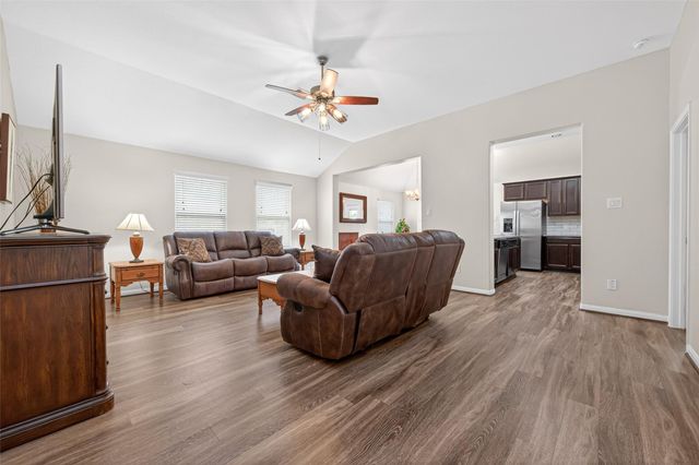 166 Cobblestone Lane, Cleveland, TX 77327