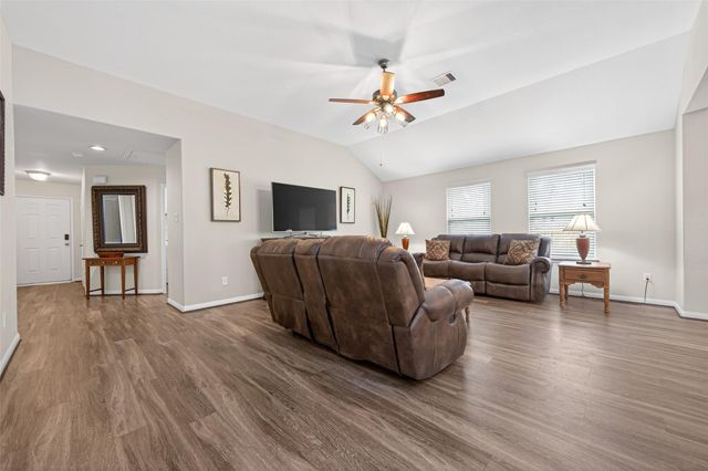 166 Cobblestone Lane, Cleveland, TX 77327