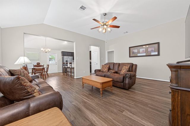 166 Cobblestone Lane, Cleveland, TX 77327