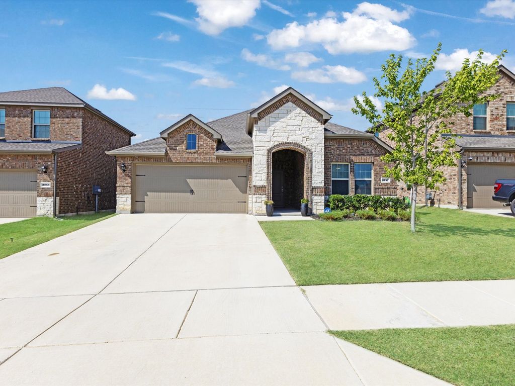 3257 Trails End Road, Aubrey, TX 76227