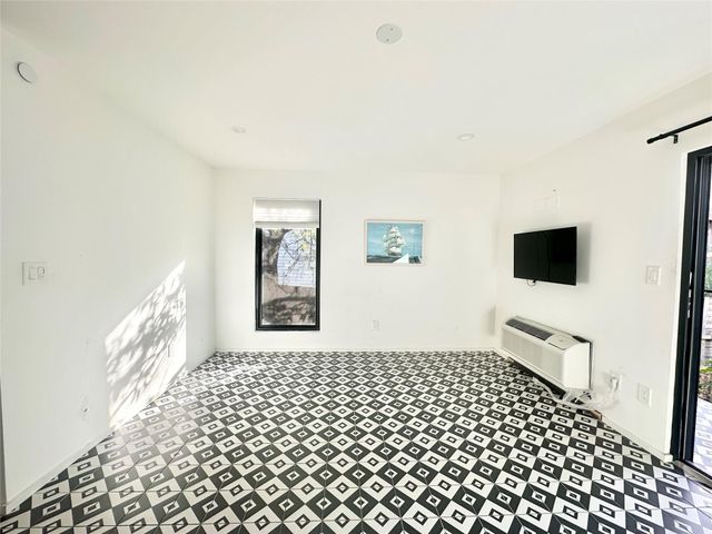 201 Academy DR 205, Austin, TX 78704