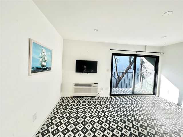 201 Academy DR 205, Austin, TX 78704