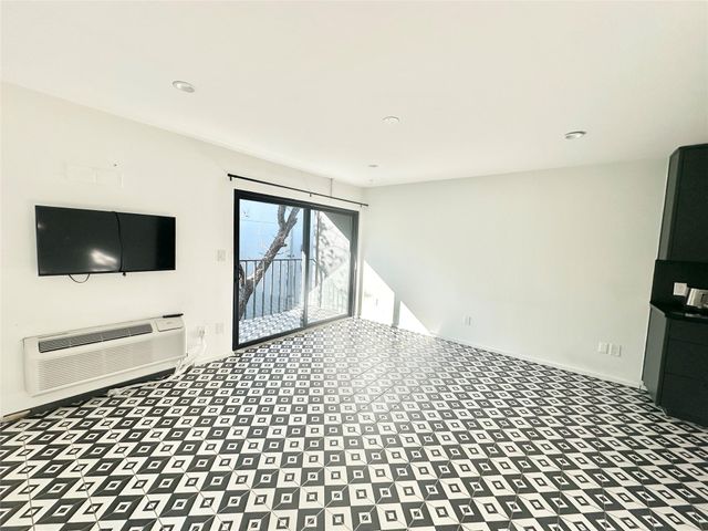 201 Academy DR 205, Austin, TX 78704