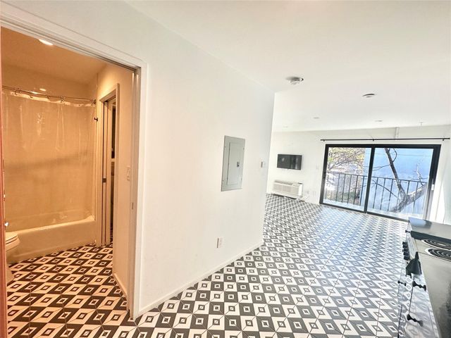 201 Academy DR 205, Austin, TX 78704