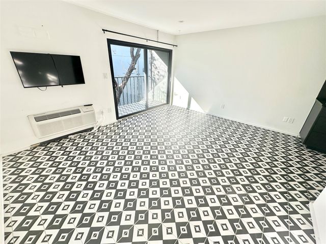 201 Academy DR 205, Austin, TX 78704