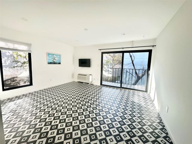 201 Academy DR 205, Austin, TX 78704