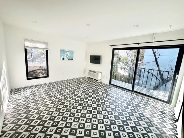 201 Academy DR 205, Austin, TX 78704