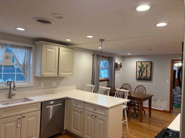 22 Farwell Ave, Boston, MA 02136