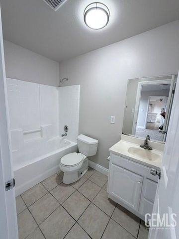 2301 Gurley Street, Bakersfield, CA 93305