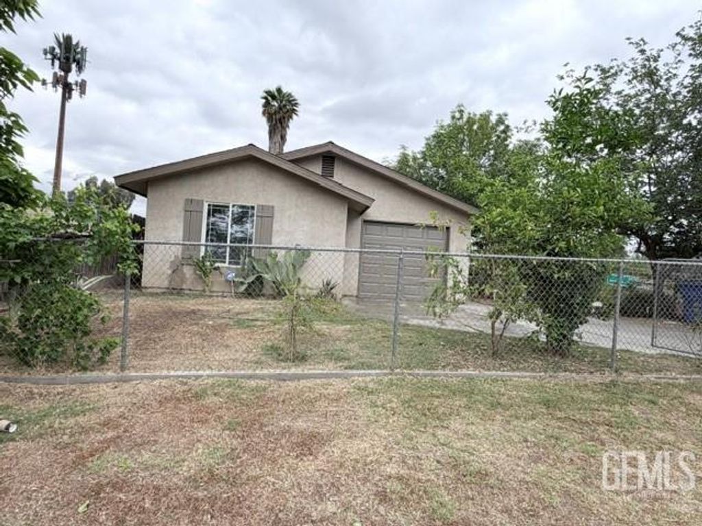 2301 Gurley Street, Bakersfield, CA 93305