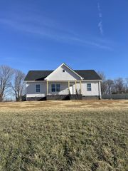 586 Pleasant Hill Rd, Lafayette, TN 37083
