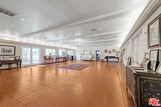 1741 N La Brea Avenue, Los Angeles, CA 90046