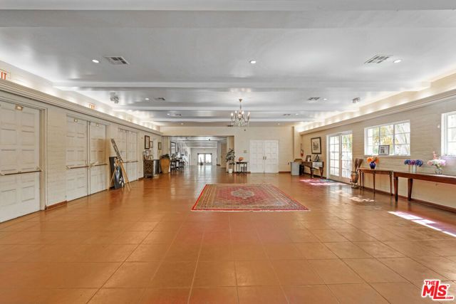 1741 N La Brea Avenue, Los Angeles, CA 90046