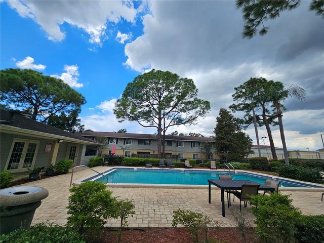 247 THORN TREE PLACE 247, Brandon, FL 33510