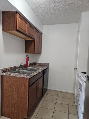 247 THORN TREE PLACE 247, Brandon, FL 33510