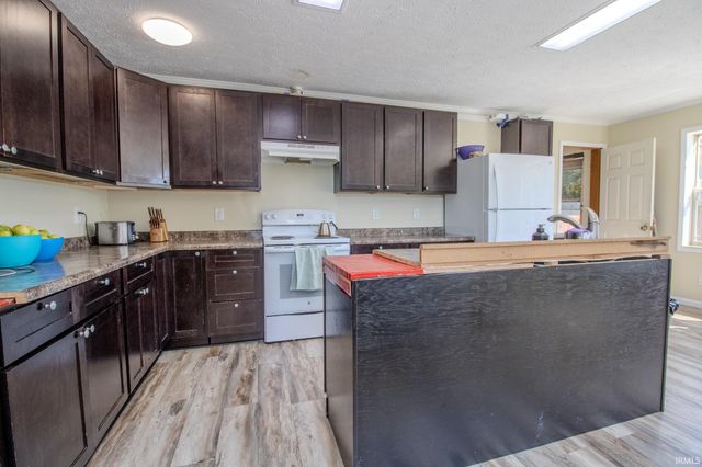 7200 S 250 W, North Judson, IN 46366