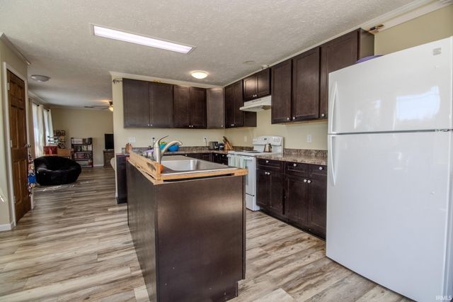 7200 S 250 W, North Judson, IN 46366