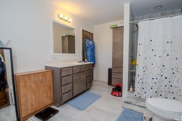 7200 S 250 W, North Judson, IN 46366