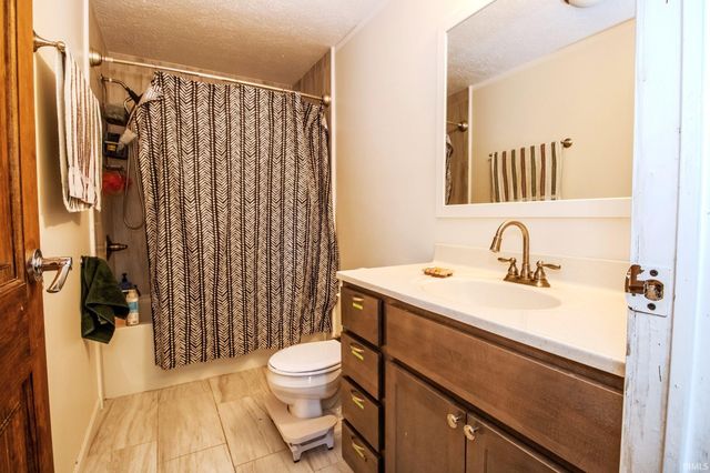 7200 S 250 W, North Judson, IN 46366