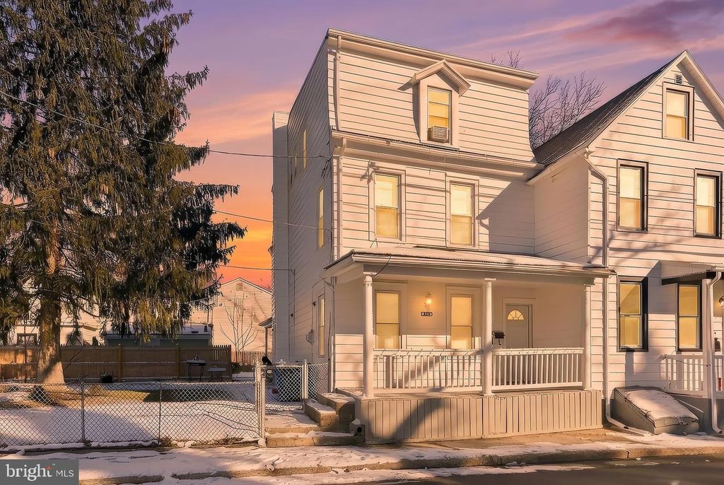 233 ELLIS ST, Burlington, NJ 08016