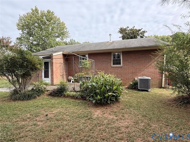 4738 Willesden Rd, North Chesterfield, VA 23234