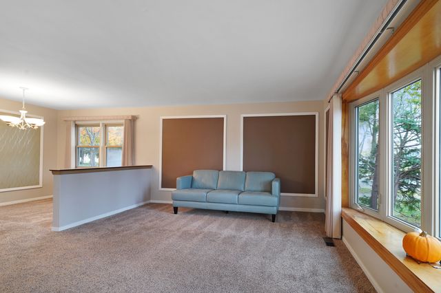 5440 Oak Center Drive, Oak Lawn, IL 60453