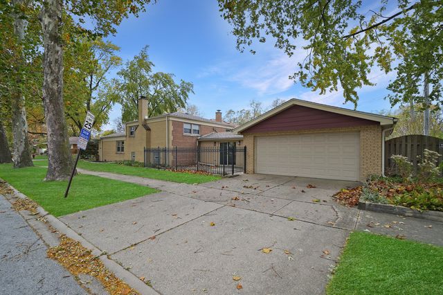 5440 Oak Center Drive, Oak Lawn, IL 60453